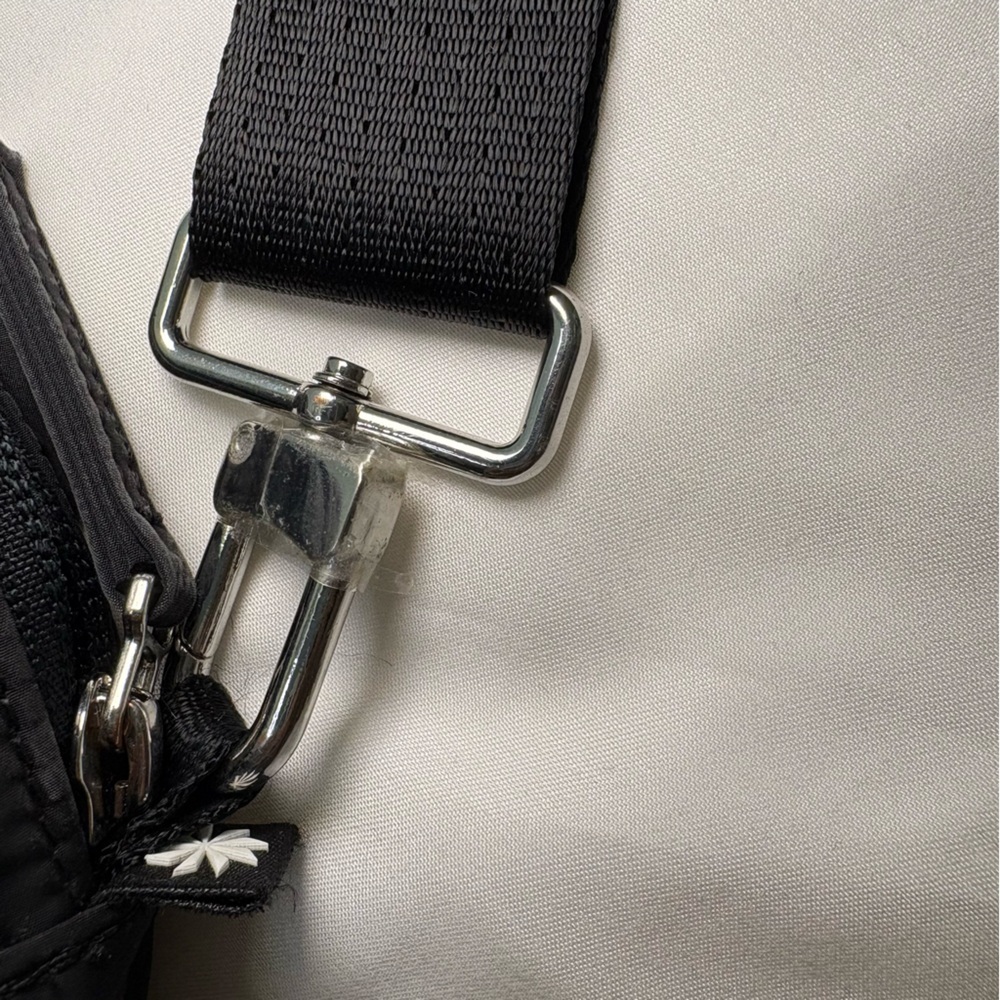 Athleta Crossbody Bag Black Adjustable Strap Belt Sport - Picture 3 of 9